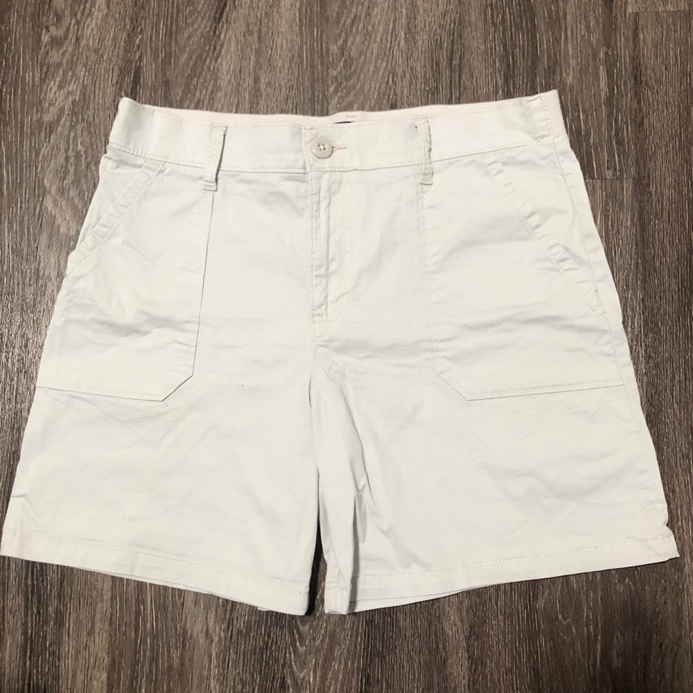 Lee Flex-Fit Mid-Rise Cargo Shorts in Light Grey